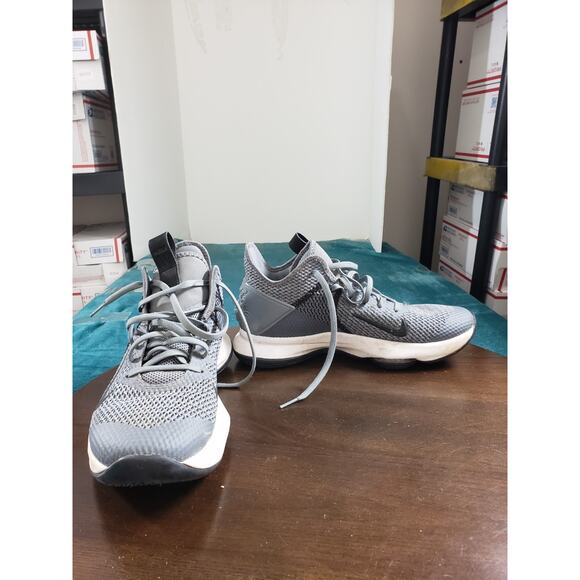 Nike Lebron Witness 4 TB Shoes Size 9.5 Mens Gray Basketball Gym CV4004-001 main image 10